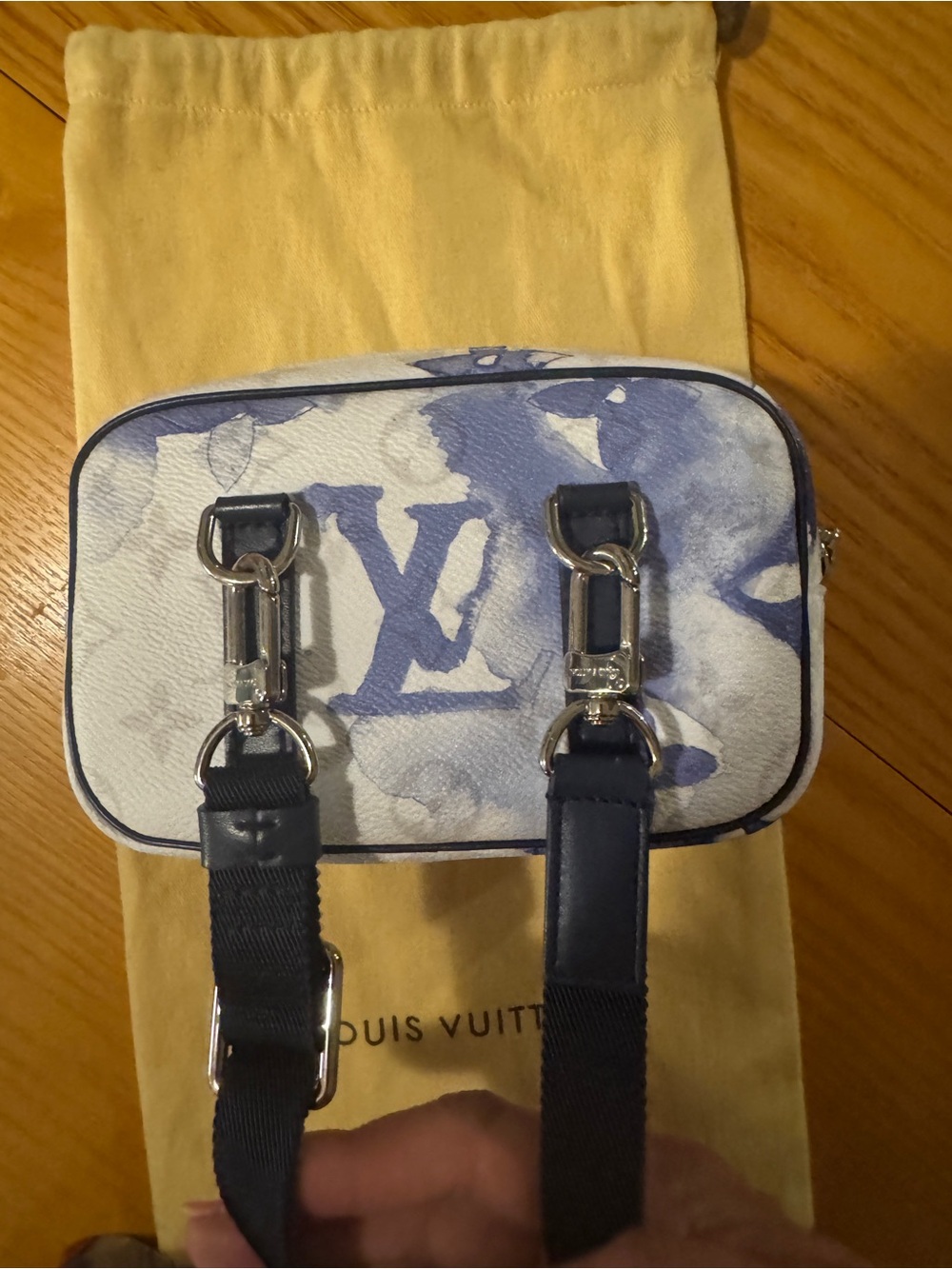 Louis Vuitton Monogram Watercolor Outdoor Pouch with Dustbag - Picture 9 of 11